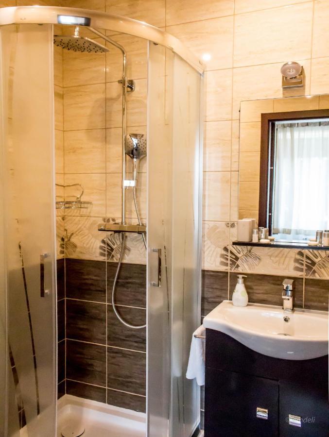 Control Motel Jaszbereny Ngoại thất bức ảnh