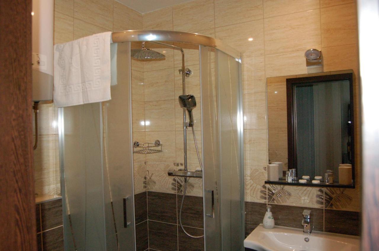 Control Motel Jaszbereny Ngoại thất bức ảnh