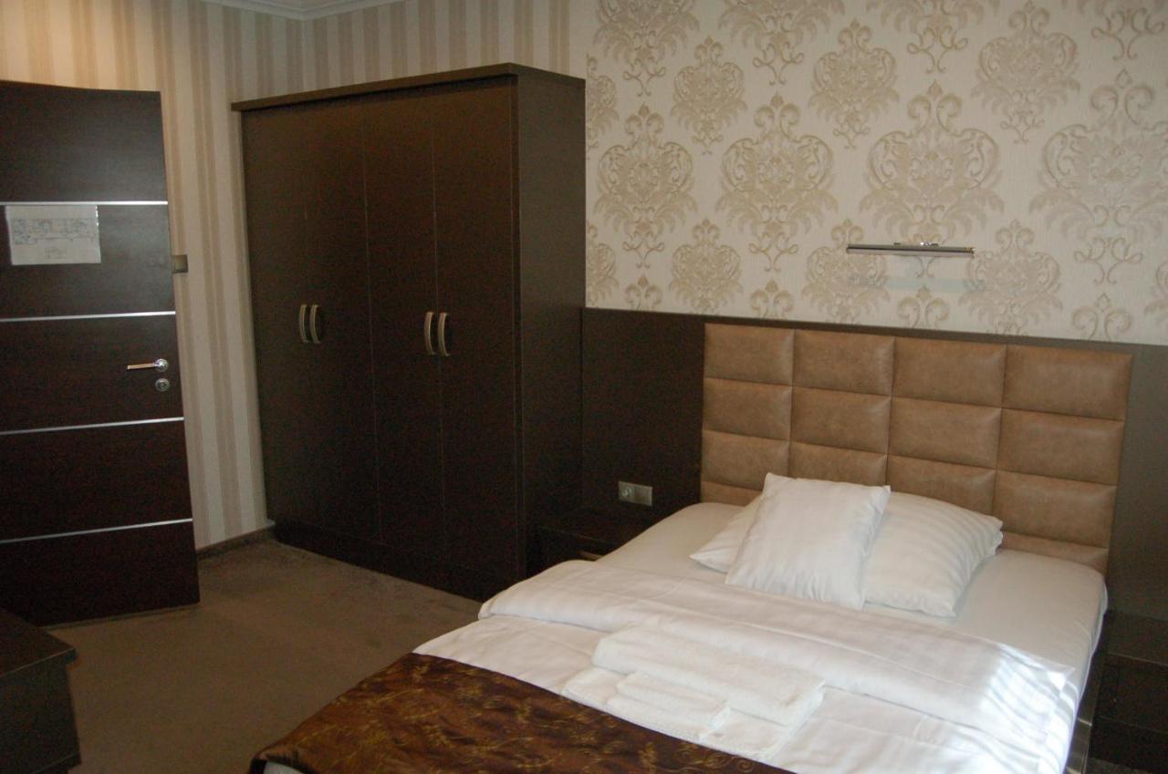 Control Motel Jaszbereny Ngoại thất bức ảnh