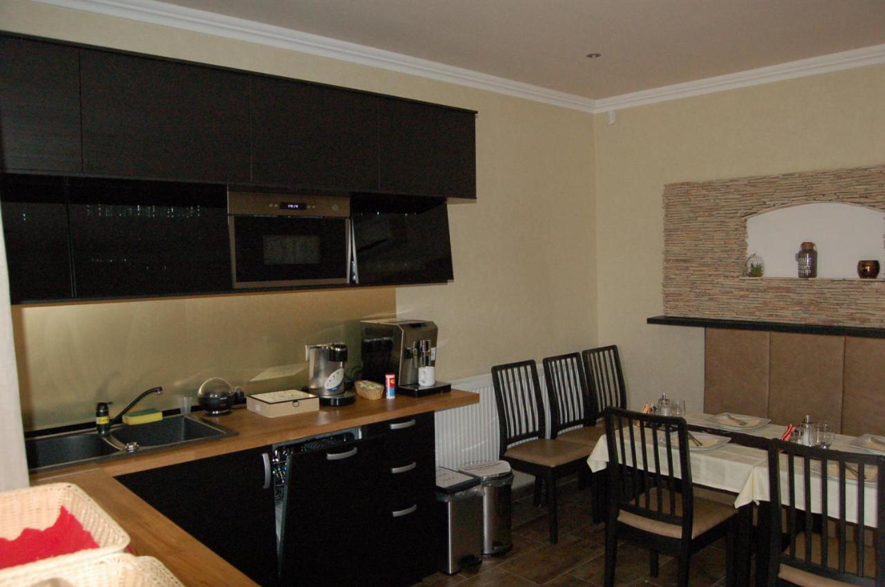 Control Motel Jaszbereny Ngoại thất bức ảnh