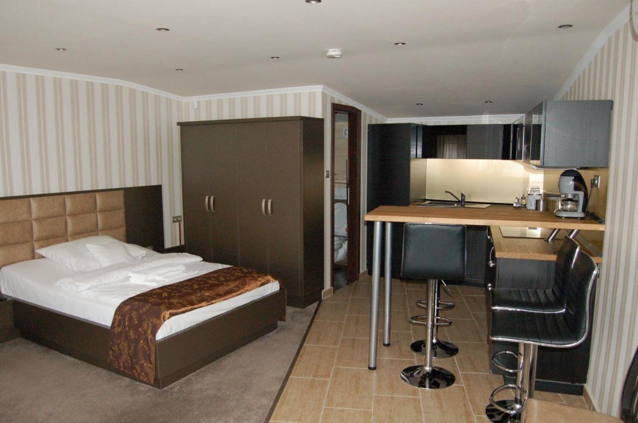 Control Motel Jaszbereny Ngoại thất bức ảnh